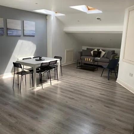 3 Bed Talbot Street Apartment *